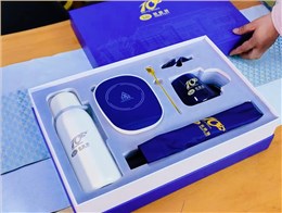 英迪特企业10周年纪念：一份暖心的定制礼盒