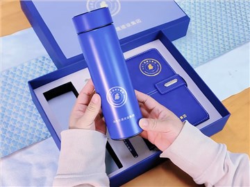 定制专属会议伴手礼：一份蓝色的优雅与实用