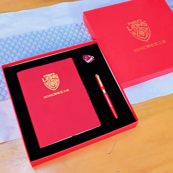 红色礼盒：企业活动纪念品的创意与价值传递